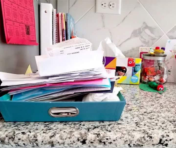 Read more about the article Tips For Managing Your Paper Clutter